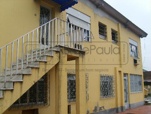 Prédio em 2 pavimentos, BI-FAMILIAR, 3 dormitórios cada, EDIFICADO EM AMPLO TERRENO MEDINDO 15 x 35.