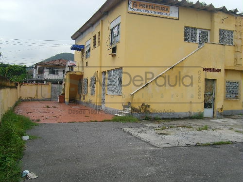 Prédio em 2 pavimentos, BI-FAMILIAR, 3 dormitórios cada, EDIFICADO EM AMPLO TERRENO MEDINDO 15 x 35.