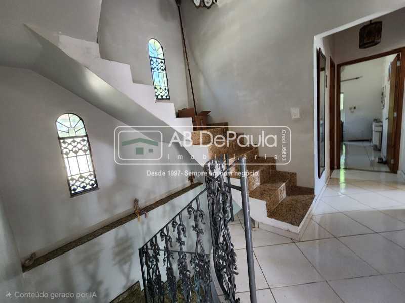 VENDE EM SULACAP (LOTEAMENTO) - CASA COM 05 QUARTOS (VARANDAS, SUÍTES E CLOSET)