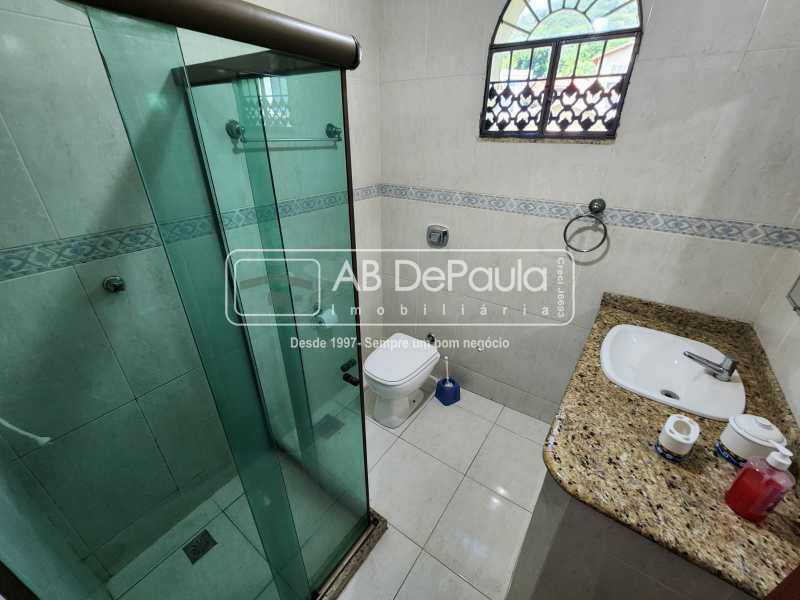 VENDE EM SULACAP (LOTEAMENTO) - CASA COM 05 QUARTOS (VARANDAS, SUÍTES E CLOSET)