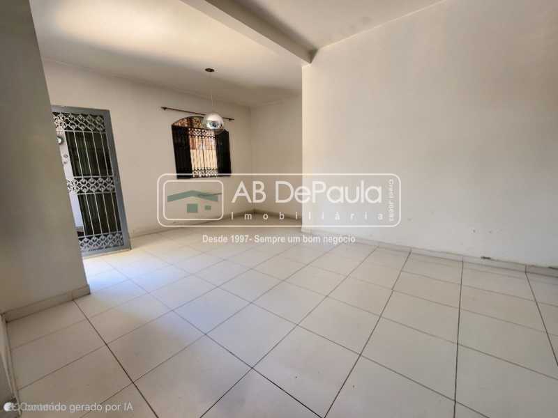 VENDE EM SULACAP (LOTEAMENTO) - CASA COM 05 QUARTOS (VARANDAS, SUÍTES E CLOSET)