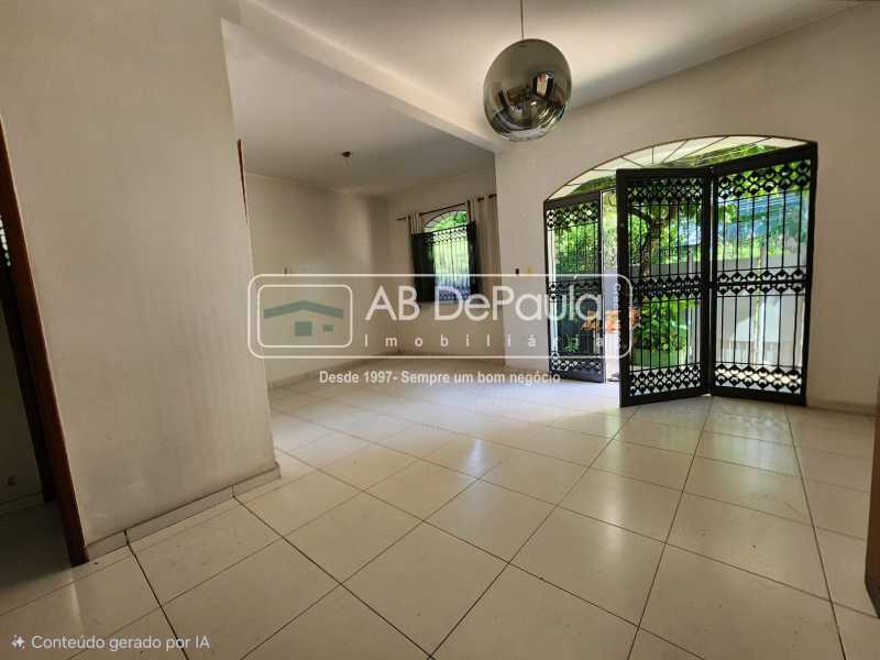 VENDE EM SULACAP (LOTEAMENTO) - CASA COM 05 QUARTOS (VARANDAS, SUÍTES E CLOSET)