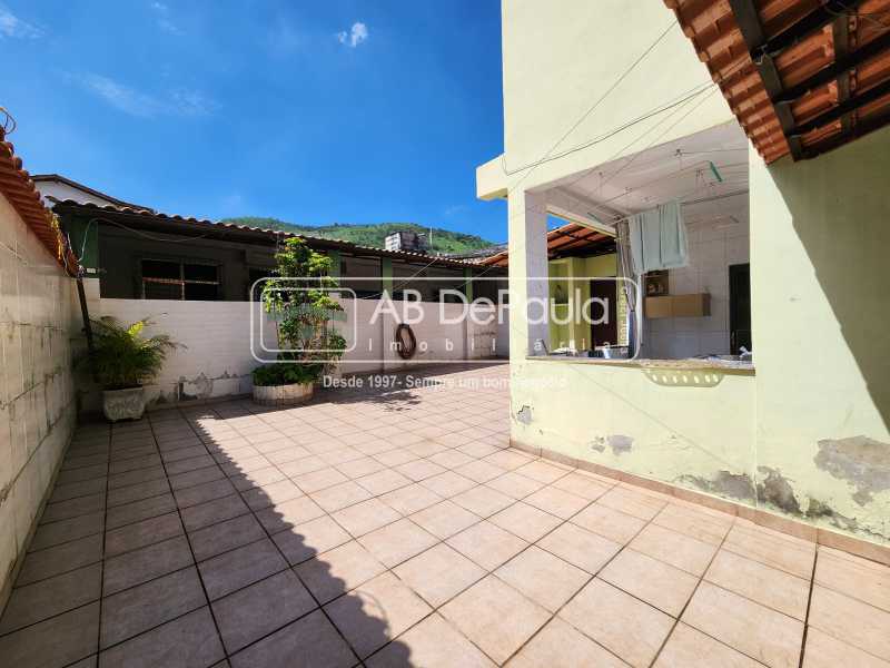 VENDE EM SULACAP (LOTEAMENTO) - CASA COM 05 QUARTOS (VARANDAS, SUÍTES E CLOSET)