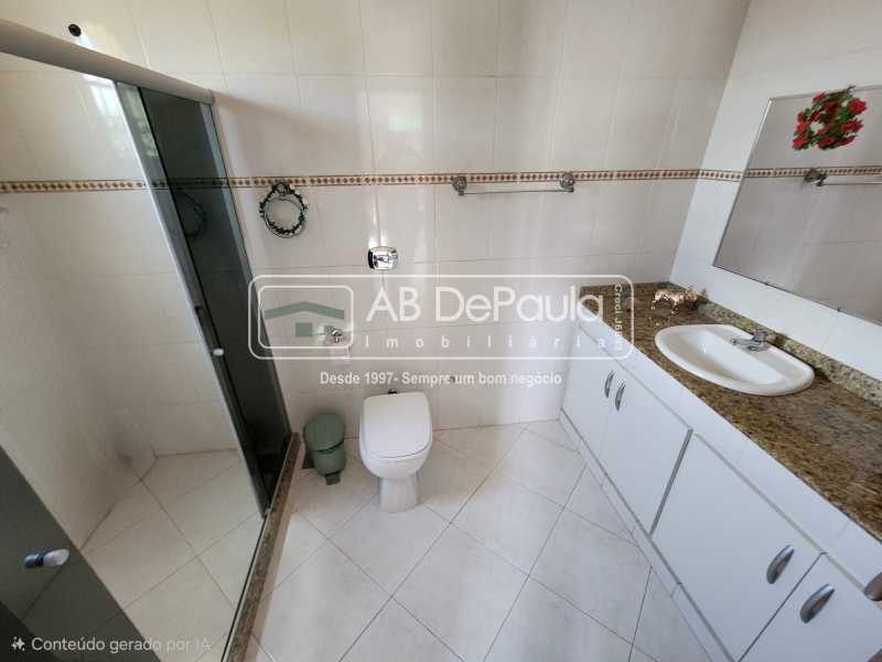 VENDE EM SULACAP (LOTEAMENTO) - CASA COM 05 QUARTOS (VARANDAS, SUÍTES E CLOSET)
