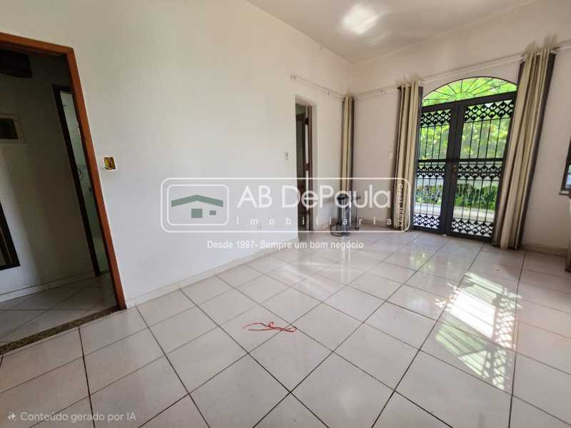 VENDE EM SULACAP (LOTEAMENTO) - CASA COM 05 QUARTOS (VARANDAS, SUÍTES E CLOSET)
