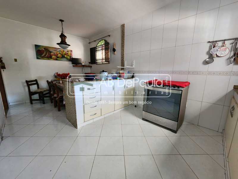 VENDE EM SULACAP (LOTEAMENTO) - CASA COM 05 QUARTOS (VARANDAS, SUÍTES E CLOSET)