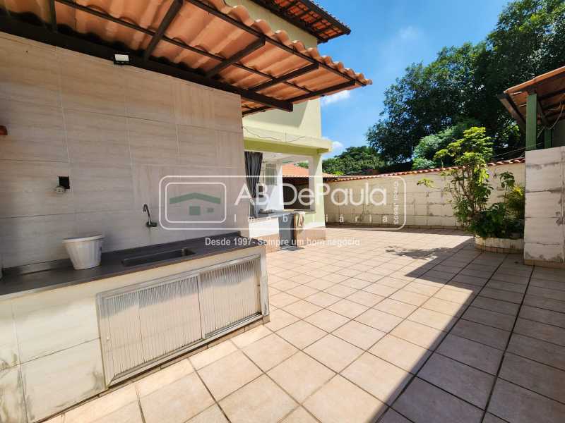 VENDE EM SULACAP (LOTEAMENTO) - CASA COM 05 QUARTOS (VARANDAS, SUÍTES E CLOSET)