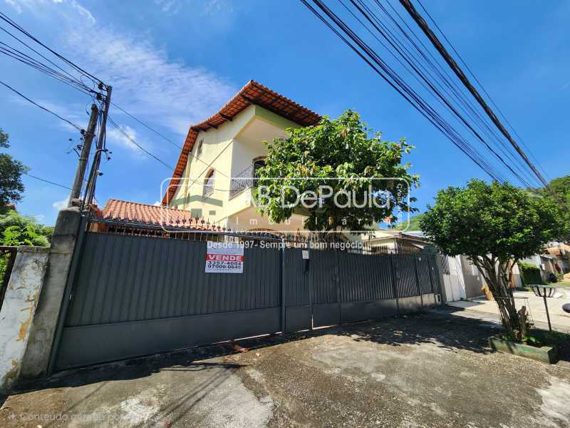 VENDE EM SULACAP (LOTEAMENTO) - CASA COM 05 QUARTOS (VARANDAS, SUÍTES E CLOSET)