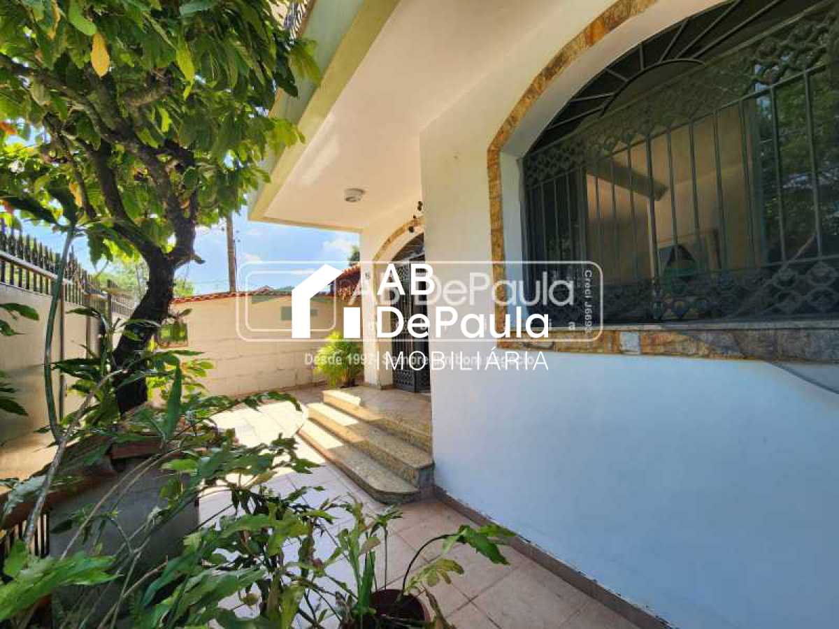 VENDE EM SULACAP (LOTEAMENTO) - CASA COM 05 QUARTOS (VARANDAS, SUÍTES E CLOSET)