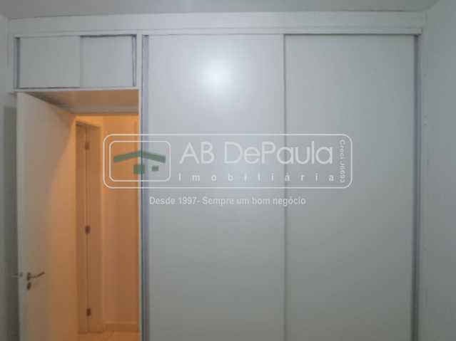 Taquara - Belíssimo apto claro e arejado,de frente com salão três quartos sendo um suite
