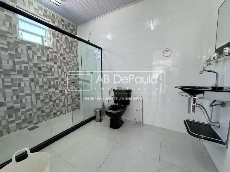 VENDE EM SULACAP - R. TEODORO SAMPAIO - CASA LINEAR COM AMPLO QUINTAL E PISCINA