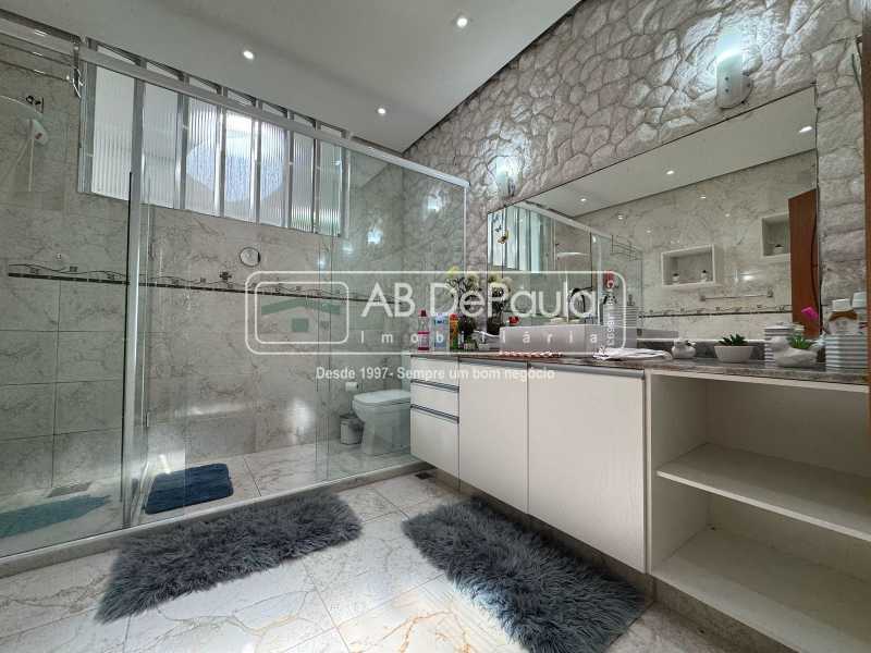 VENDE EM SULACAP - R. TEODORO SAMPAIO - CASA LINEAR COM AMPLO QUINTAL E PISCINA