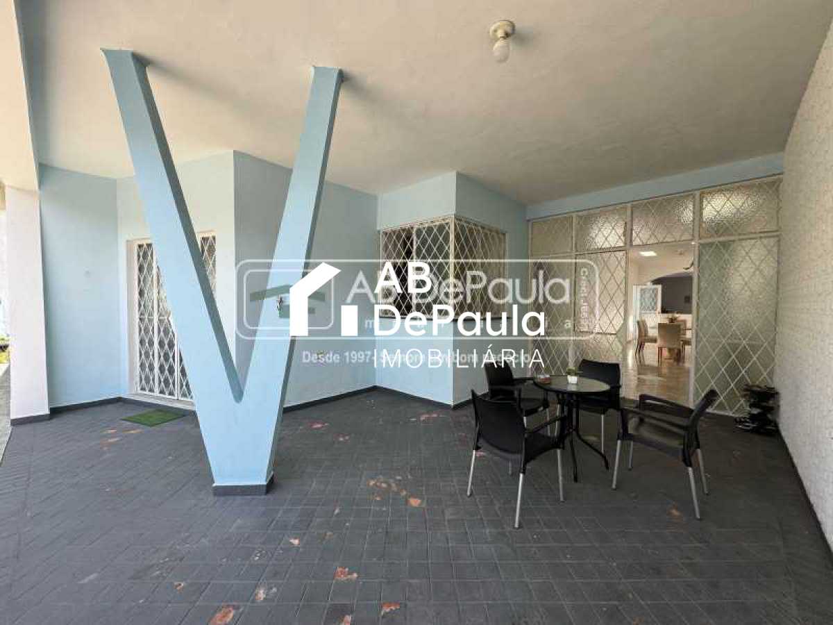 VENDE EM SULACAP - R. TEODORO SAMPAIO - CASA LINEAR COM AMPLO QUINTAL E PISCINA