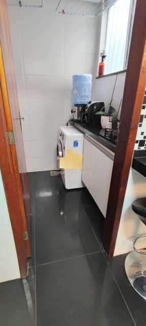 Conheça 2 quartos reformado no Centro do imóvel - Apartamento à Venda 2 quartos no Centro: Lindamente reformado, rua totalmente plana, apenas 2 lances de escada. - TFAP20495 - 24 2 quartos reformado no Centro - 24
