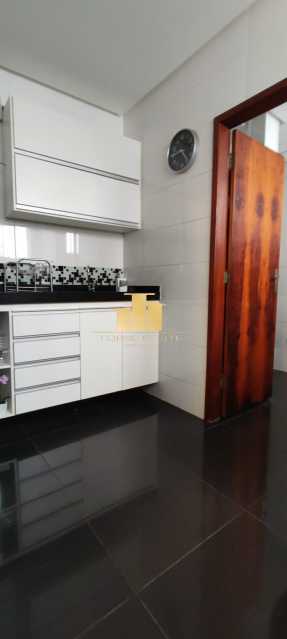 Conheça 2 quartos reformado no Centro do imóvel - Apartamento à Venda 2 quartos no Centro: Lindamente reformado, rua totalmente plana, apenas 2 lances de escada. - TFAP20495 - 23 2 quartos reformado no Centro - 23