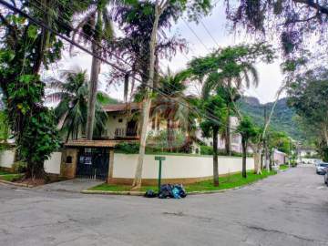 Ótima localização - EXCELENTE CASA DE ESQUINA 5 QTS ( 2 SUÍTES ), - CS2099