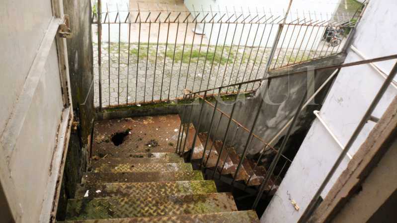 Conheça 04 Fundos 4 do imóvel - Casa comercial de 143,75 m², em dois pavimentos, na Rua Professor Alfredo Gomes - AICC00003 - 16 04 Fundos 4 - 16