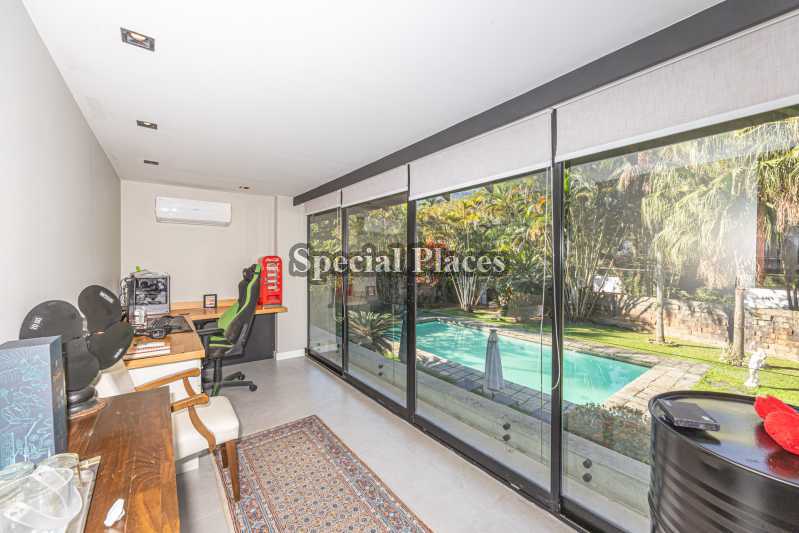 Conheça SALA DE TV SUÍTE 2 do imóvel - Casa em Condomínio 4 quartos à venda Jardim do Itanhangá, Itanhangá - Itanhangá, Rio de Janeiro - R$ 5.500.000 - BAC6303 - 26 SALA DE TV SUÍTE 2 - 26
