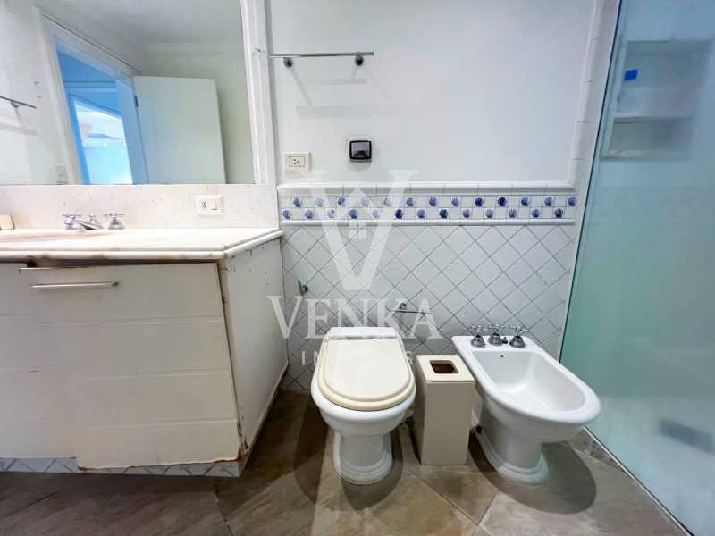 Conheça 15 Banheiro Suíte 1. do imóvel - Apartamento à venda Rua General Artigas,Rio de Janeiro,RJ Leblon - R$ 5.500.000 - VKAP40111 - 15 15 Banheiro Suíte 1. - 15