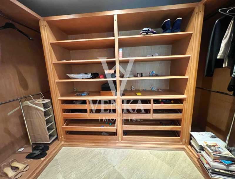 Conheça 18 Closet Suíte 2. do imóvel - Apartamento à venda Rua General Artigas,Rio de Janeiro,RJ Leblon - R$ 5.500.000 - VKAP40111 - 19 18 Closet Suíte 2. - 19