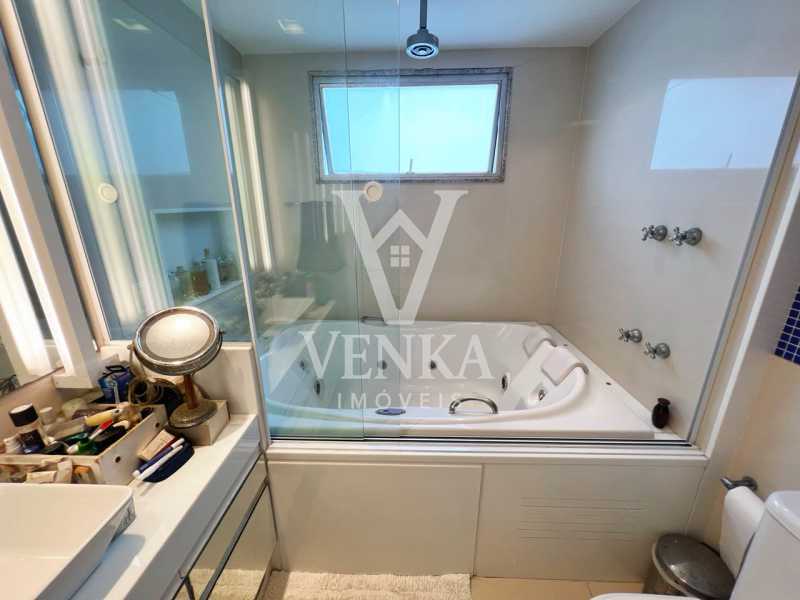 Conheça banheiro da suíte 1. do imóvel - Apartamento à venda Rua General Urquiza,Rio de Janeiro,RJ Leblon - R$ 7.500.000 - VKAP40126 - 13 banheiro da suíte 1. - 13