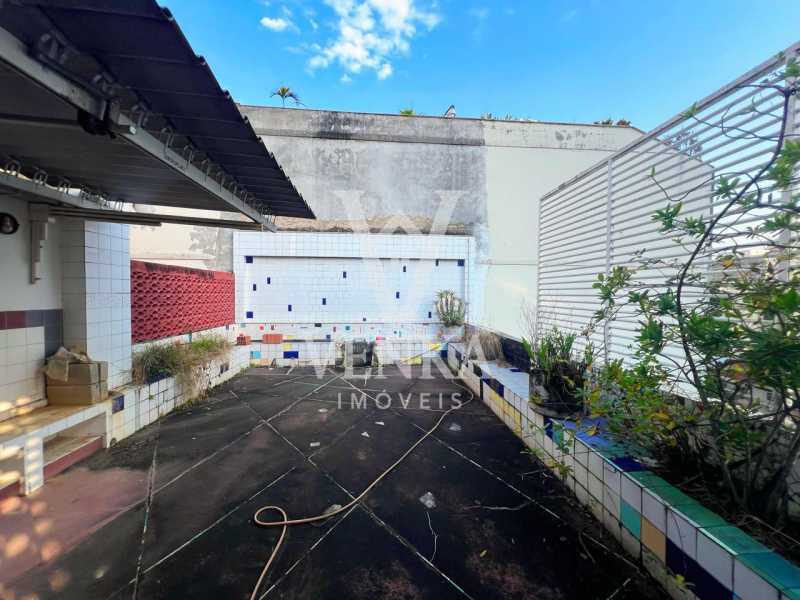 Conheça área externa - 2º pavimento do imóvel - Cobertura à venda Rua General Urquiza,Rio de Janeiro,RJ Leblon - R$ 3.995.000 - VKCO40021 - 20 área externa - 2º pavimento - 20