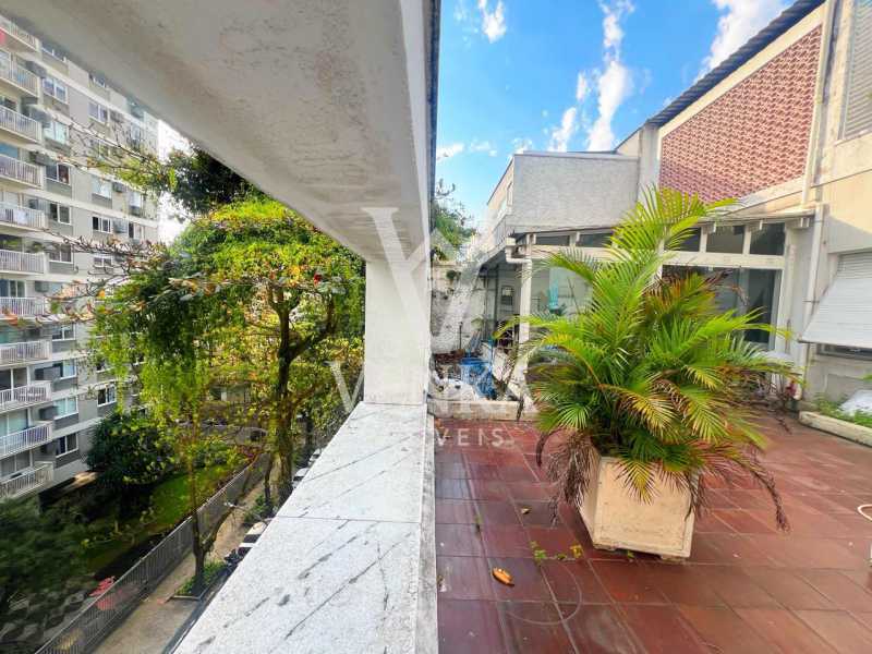 Conheça área externa - 2º pavimento do imóvel - Cobertura à venda Rua General Urquiza,Rio de Janeiro,RJ Leblon - R$ 3.995.000 - VKCO40021 - 18 área externa - 2º pavimento - 18