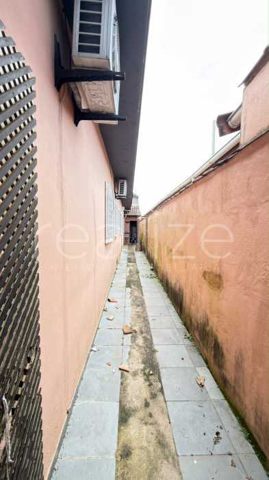 Conheça WhatsApp Image 2026-10-14 at 1 do imóvel - Casa para aluguel no bairro Caiçara, a apenas 400 metros da praia - RZCA40003 - 21 WhatsApp Image 2026-10-14 at 1 - 21