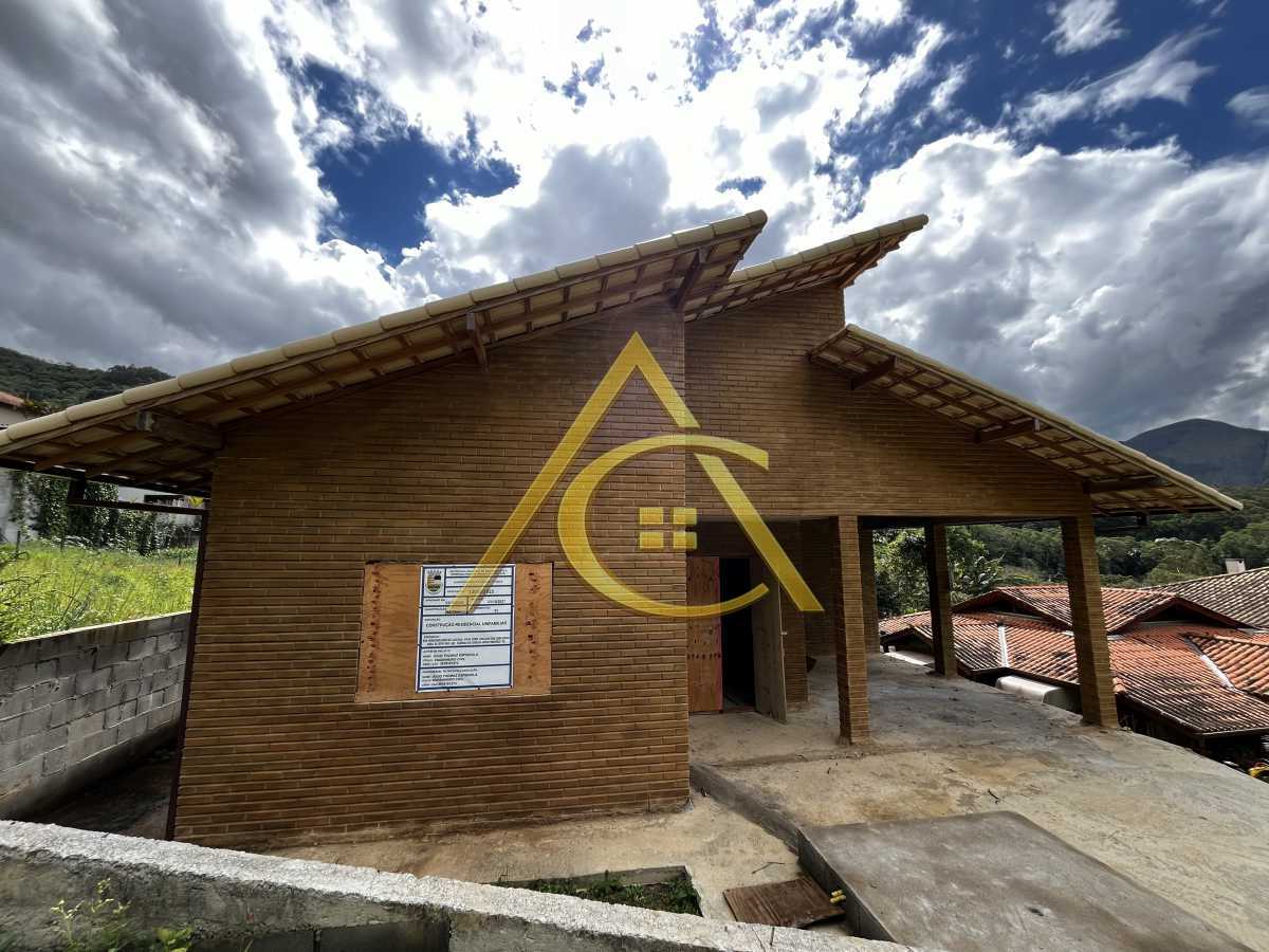 Duas Casas Novas à Venda em Condomínio Exclusivo no Cônego | 5 Suítes, 417 m² e Vista para as Montanhas