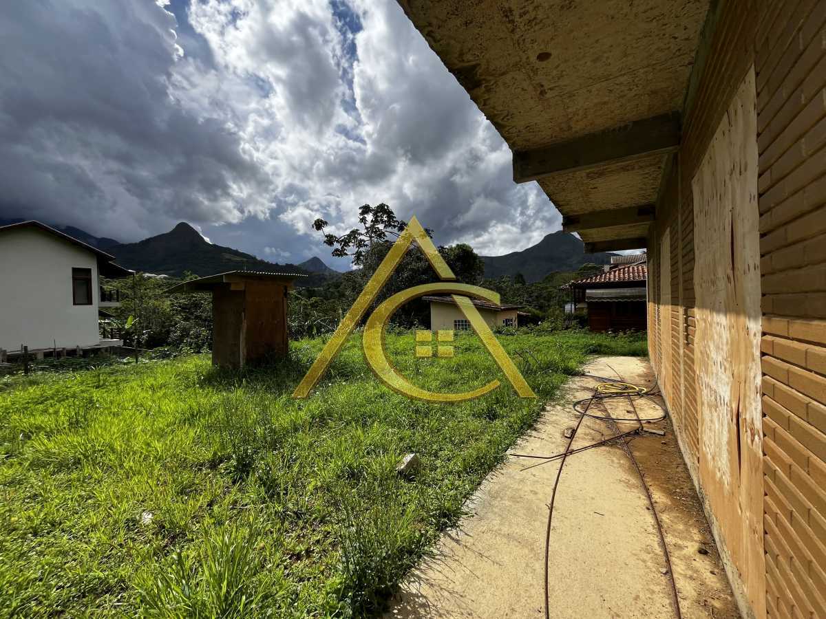 Duas Casas Novas à Venda em Condomínio Exclusivo no Cônego | 5 Suítes, 417 m² e Vista para as Montanhas