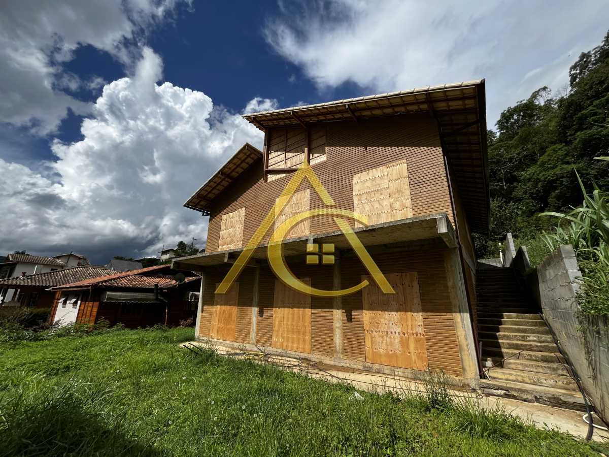 Duas Casas Novas à Venda em Condomínio Exclusivo no Cônego | 5 Suítes, 417 m² e Vista para as Montanhas