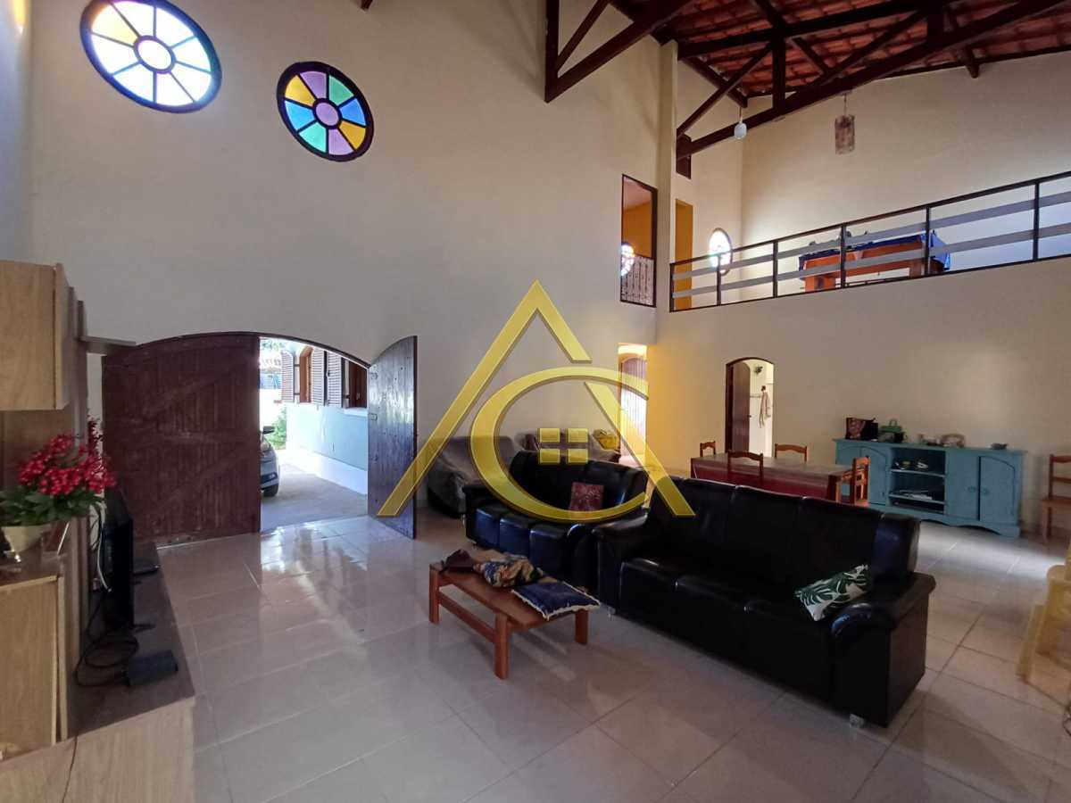 Casa Duplex à Venda na Praia Linda | 4 Quartos, Vista para a Lagoa e a Poucos Passos da Água