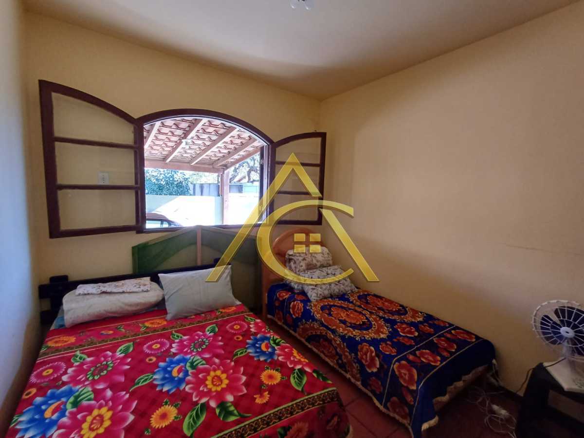 Casa Duplex à Venda na Praia Linda | 4 Quartos, Vista para a Lagoa e a Poucos Passos da Água