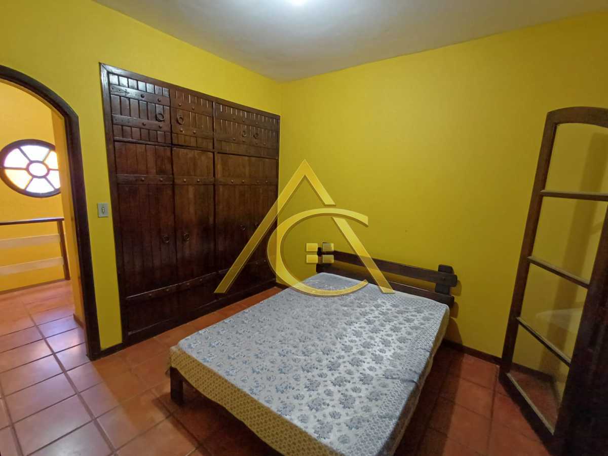 Casa Duplex à Venda na Praia Linda | 4 Quartos, Vista para a Lagoa e a Poucos Passos da Água