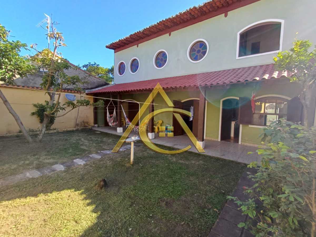 Casa Duplex à Venda na Praia Linda | 4 Quartos, Vista para a Lagoa e a Poucos Passos da Água