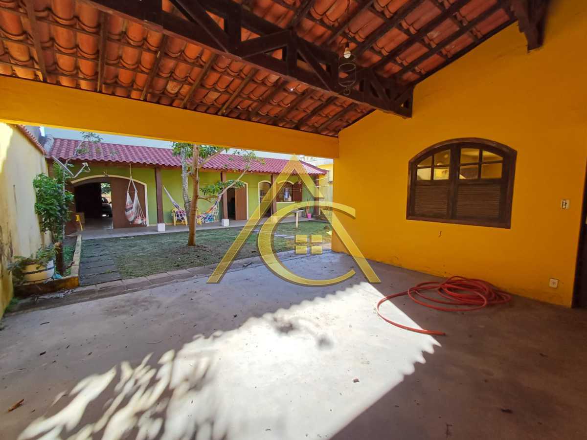 Casa Duplex à Venda na Praia Linda | 4 Quartos, Vista para a Lagoa e a Poucos Passos da Água