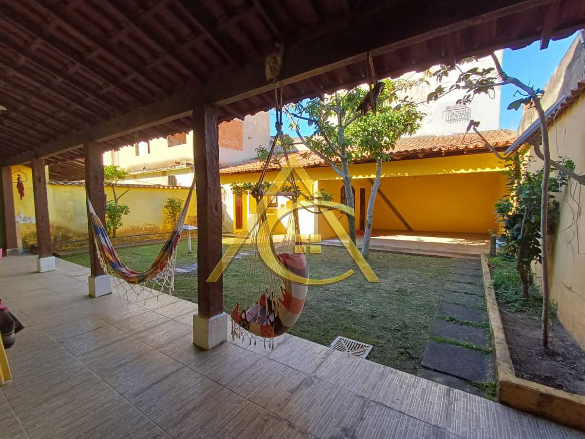 Casa Duplex à Venda na Praia Linda | 4 Quartos, Vista para a Lagoa e a Poucos Passos da Água