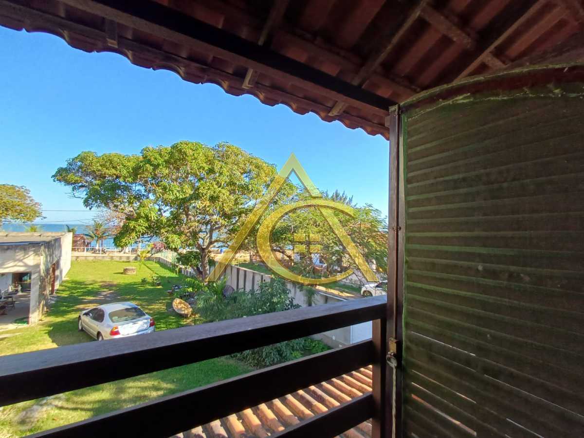 Casa Duplex à Venda na Praia Linda | 4 Quartos, Vista para a Lagoa e a Poucos Passos da Água