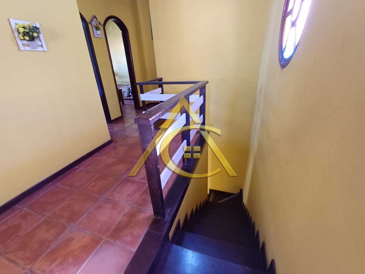 Casa Duplex à Venda na Praia Linda | 4 Quartos, Vista para a Lagoa e a Poucos Passos da Água