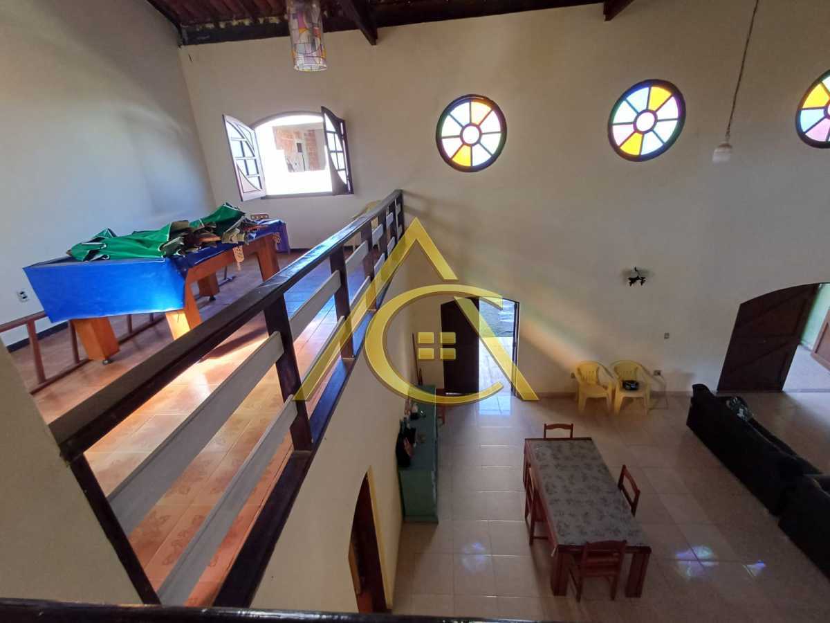 Casa Duplex à Venda na Praia Linda | 4 Quartos, Vista para a Lagoa e a Poucos Passos da Água