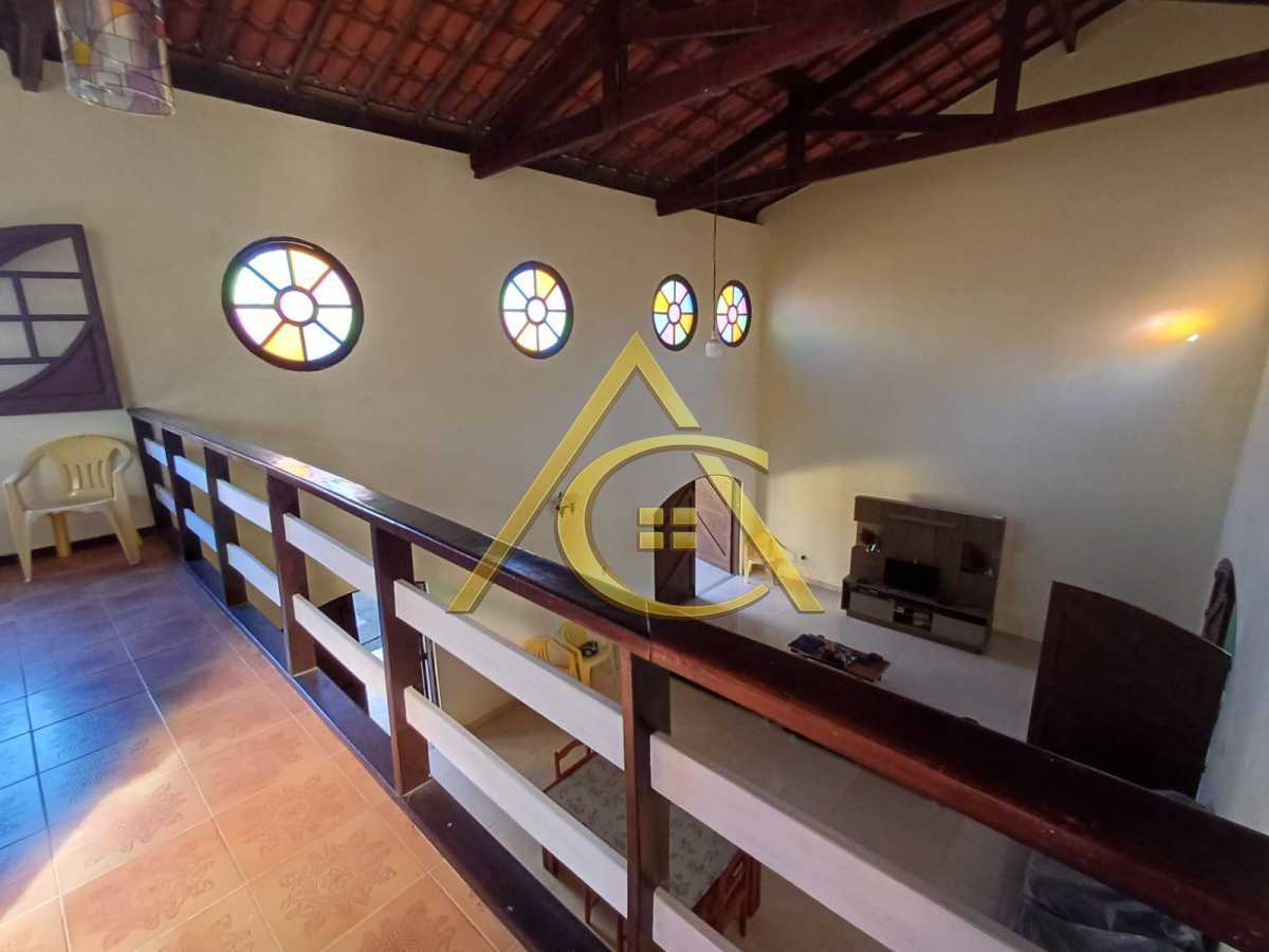 Casa Duplex à Venda na Praia Linda | 4 Quartos, Vista para a Lagoa e a Poucos Passos da Água