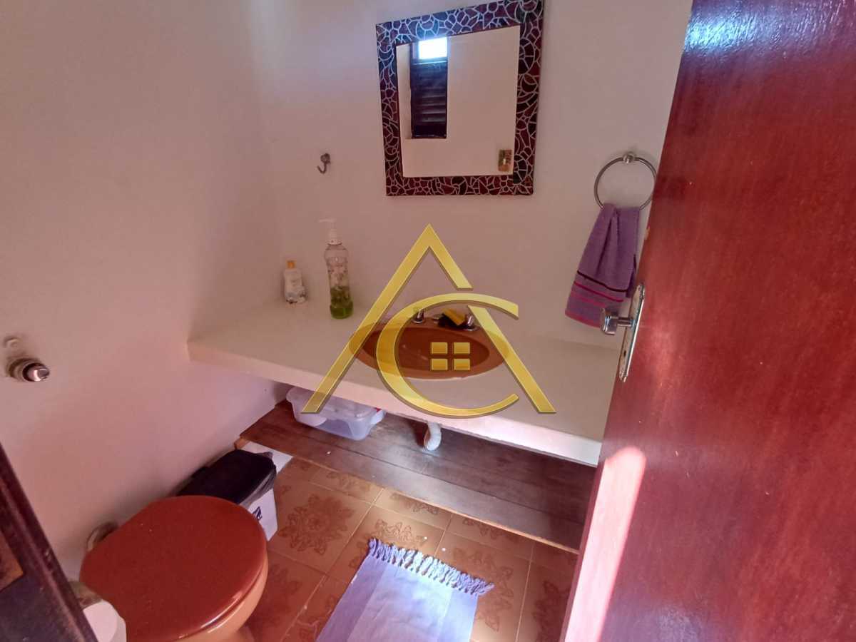 Casa Duplex à Venda na Praia Linda | 4 Quartos, Vista para a Lagoa e a Poucos Passos da Água