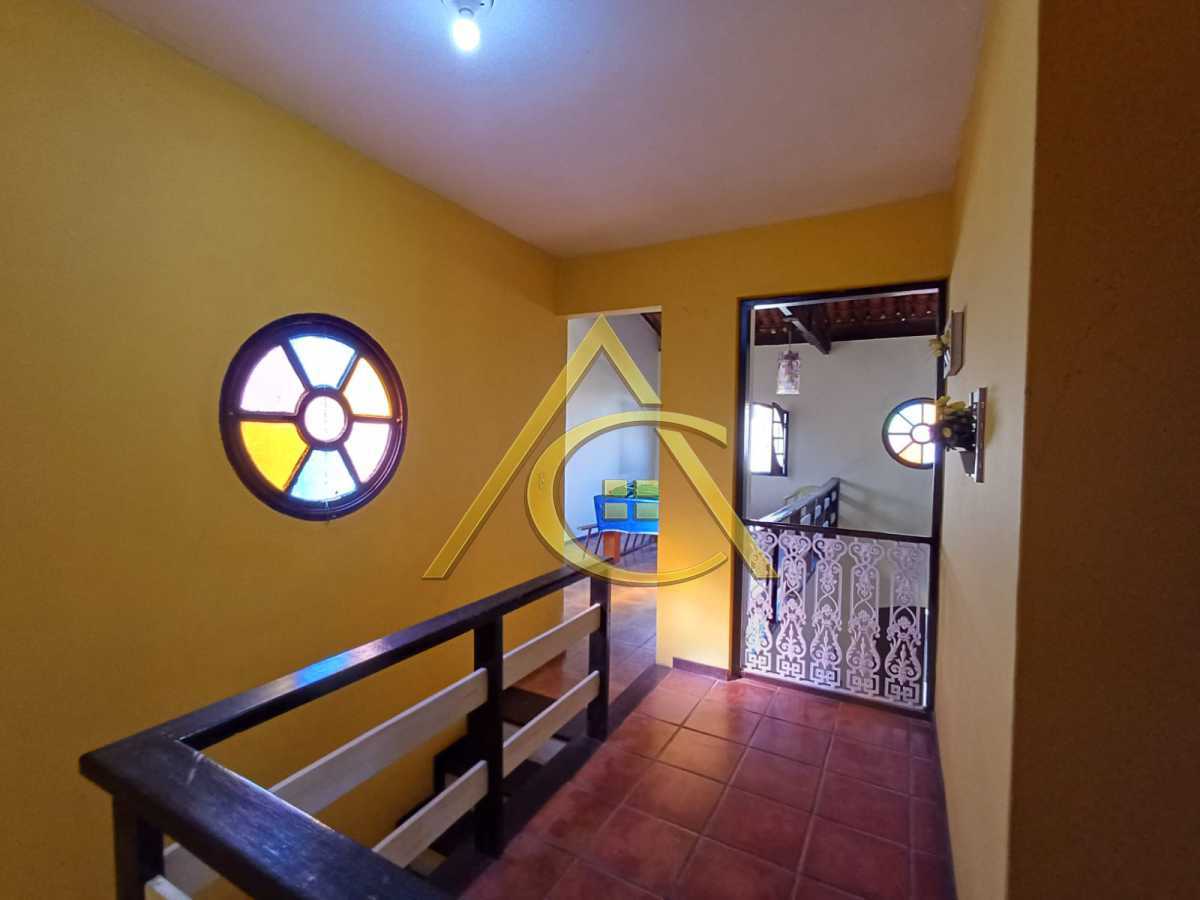 Casa Duplex à Venda na Praia Linda | 4 Quartos, Vista para a Lagoa e a Poucos Passos da Água