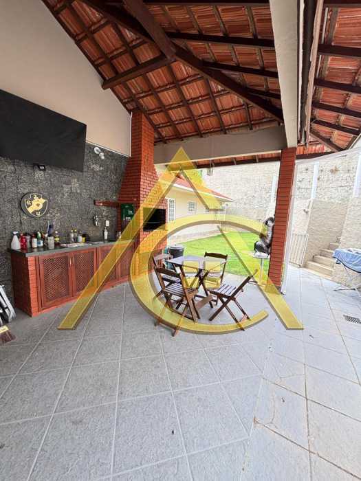 Casa 4 quartos à venda  Vargem Grande, Nova Friburgo - R$ 2.200.000