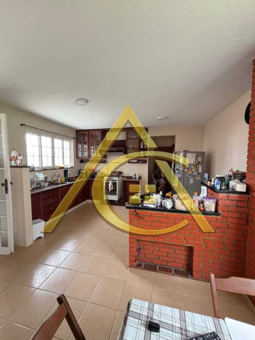 Casa 4 quartos à venda  Vargem Grande, Nova Friburgo - R$ 2.200.000