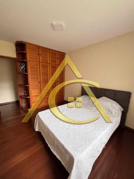 Casa 4 quartos à venda  Vargem Grande, Nova Friburgo - R$ 2.200.000