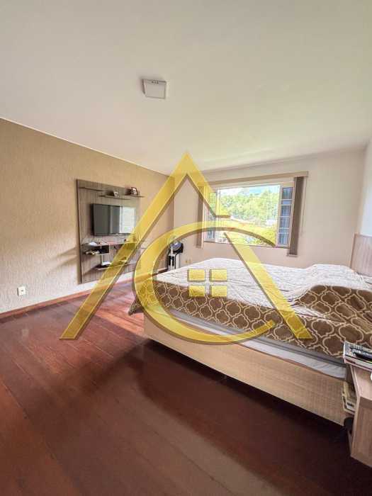 Casa 4 quartos à venda  Vargem Grande, Nova Friburgo - R$ 2.200.000