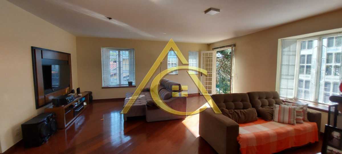 Casa 4 quartos à venda  Vargem Grande, Nova Friburgo - R$ 2.200.000