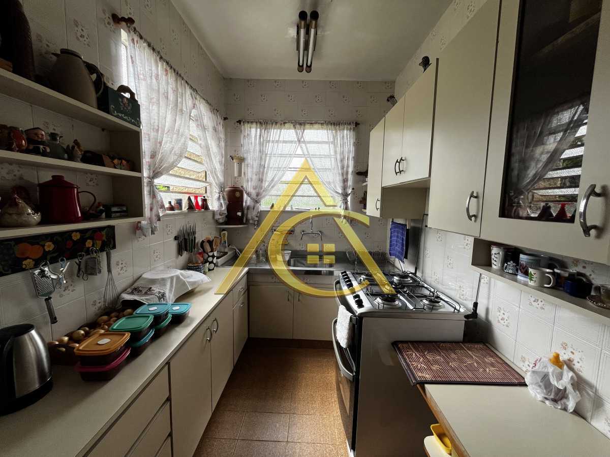Casa 4 quartos à venda  Cônego, Nova Friburgo - R$ 1.600.000
