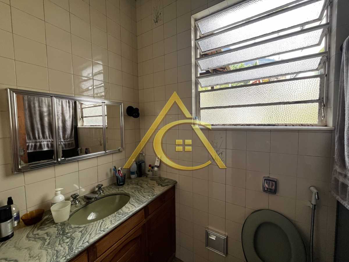 Casa 4 quartos à venda  Cônego, Nova Friburgo - R$ 1.100.000